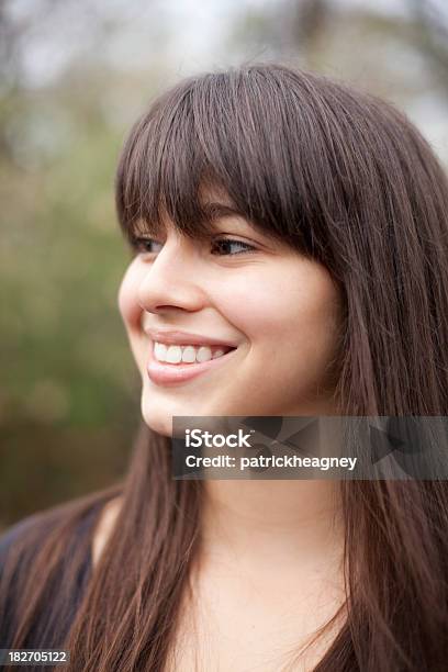 笑顔の女性 - 前髪のストックフォトや画像を多数ご用意 - 前髪, 女性, 20代