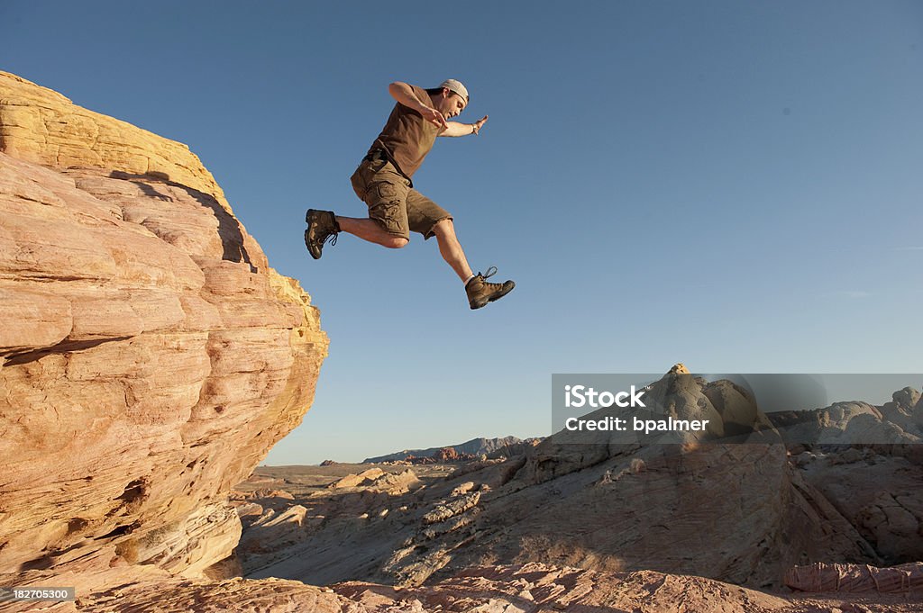 Leap de randonnée - Photo de Adulte libre de droits