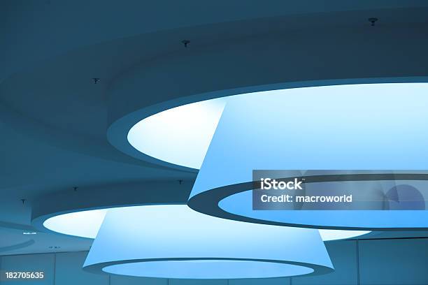 Foto de Futurista Edifício Moderno Interior e mais fotos de stock de Arquitetura - Arquitetura, Abstrato, Azul