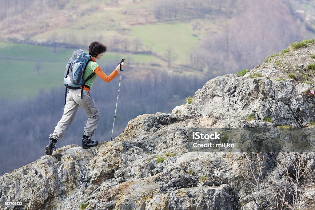 Excursionismo en los ridge - Foto de stock de Acantilado libre de derechos