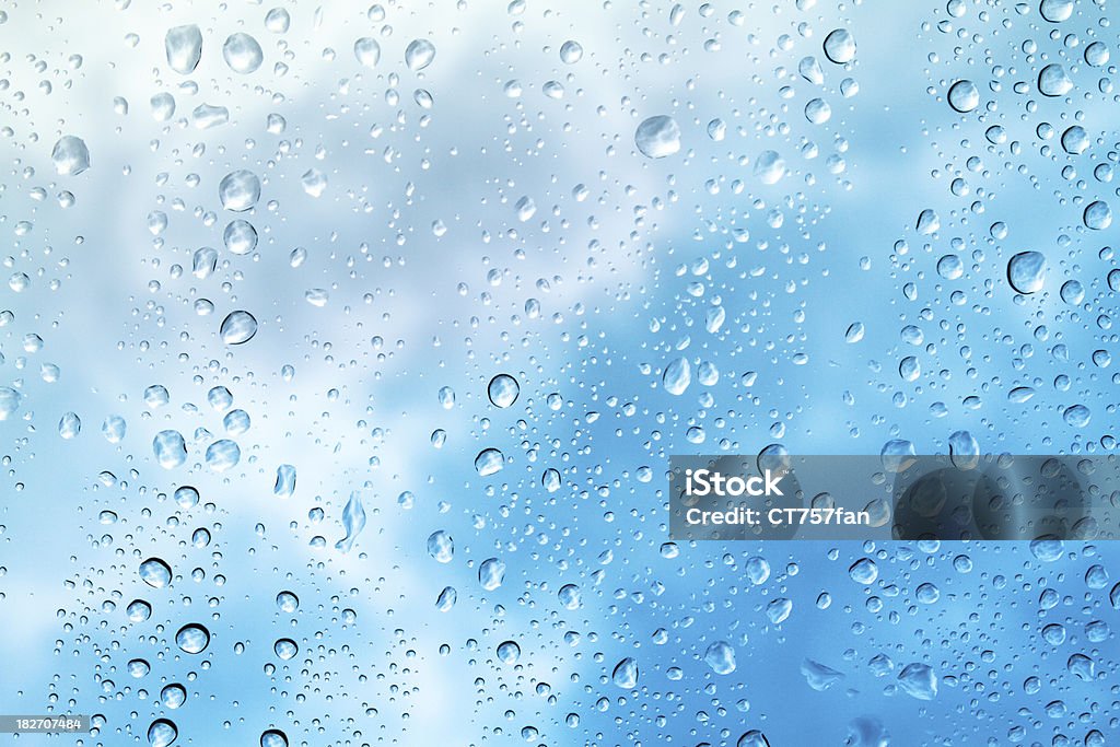 Kroplami deszczu na oknie - Zbiór zdjęć royalty-free (Woda)