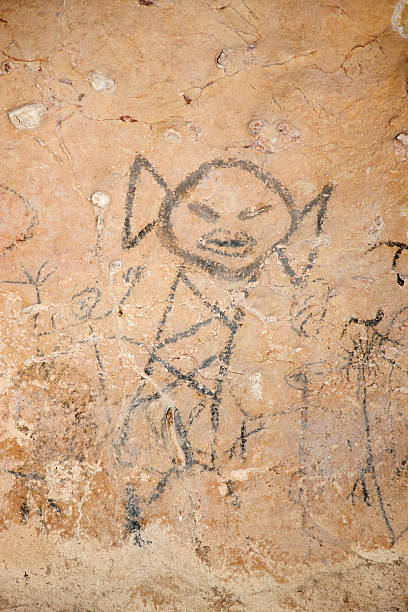 höhle petroglyph los haitises np, dominikanische republik - indigenous culture flash stock-fotos und bilder