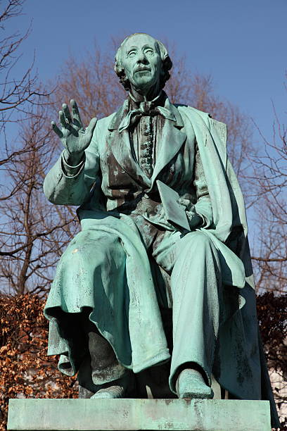 hans христианский андерсон знаменитый поэт в kongens, - denmark copenhagen hans christian andersen statue стоковые фото и изображения