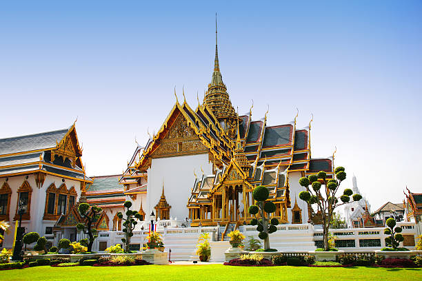 королевский дворец в бангкоке - architecture asia blue buddha стоковые фото и изображения