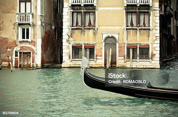 ゴンドラ大運河ヴェニスではあまりイタリアの風景 - ゴンドラ船のストックフォトや画像を多数ご用意 - ゴンドラ船, ヴェネツィア市, 横からの視点