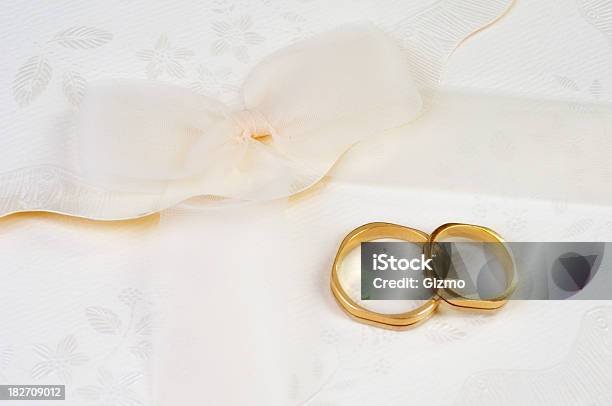 Foto de Convite De Casamento e mais fotos de stock de Aliança de casamento - Aliança de casamento, Amor, Anel - Joia