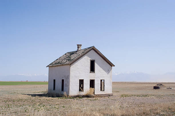 istock Abandoned Farm House 182709114