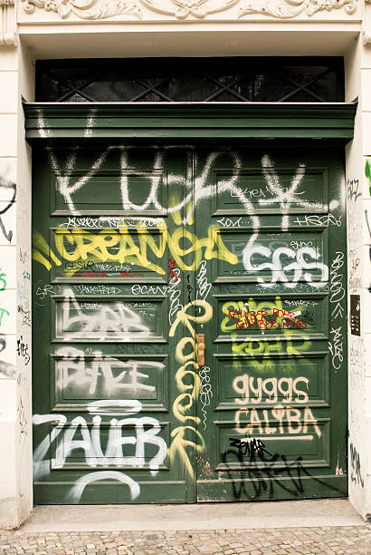 istock Grundge graffiti door 182709428