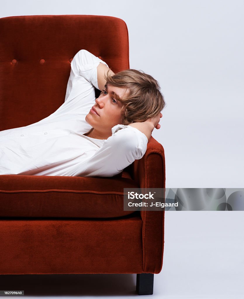 Entspannte Teenager-Jungen auf der couch liegen - Lizenzfrei 16-17 Jahre Stock-Foto