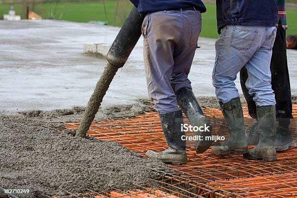 El Vertido Cemento Foto de stock y más banco de imágenes de Bloque - Forma - Bloque - Forma, Hormigón, Acero