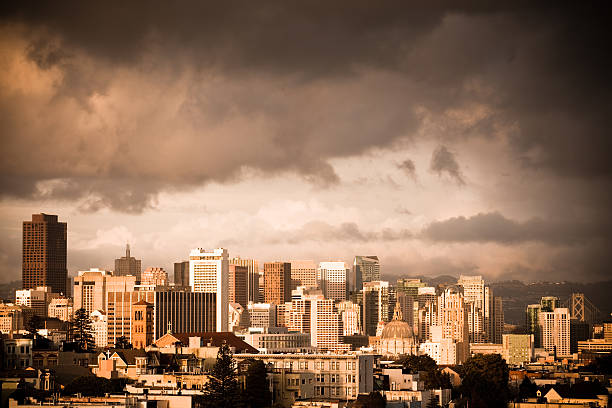 der innenstadt von san francisco - bay bridge san francisco county san francisco bay area landscaped stock-fotos und bilder