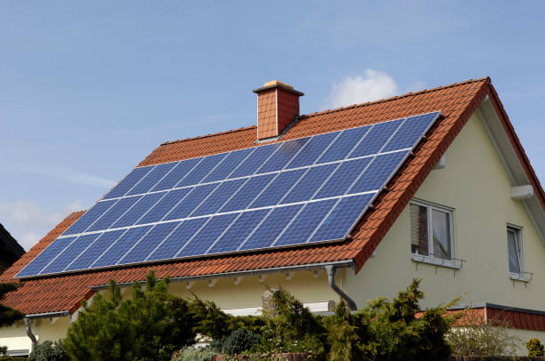 istock Yellow house with solar panels on the roof 182710993