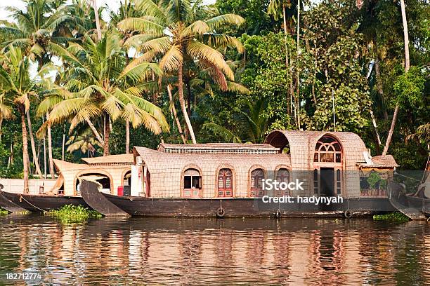 Barca A Casa - Fotografie stock e altre immagini di Casa galleggiante - Casa galleggiante, Kerala, Backwater di Kerala