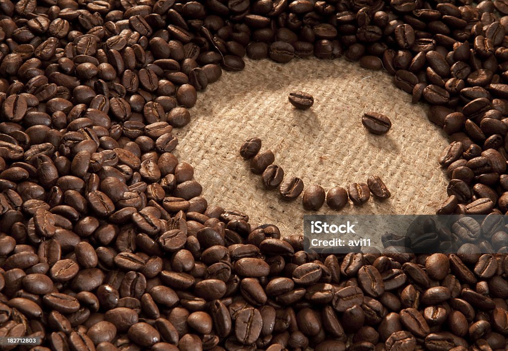 Souriant Grains de café. - Photo de Smiley anthropomorphique libre de droits