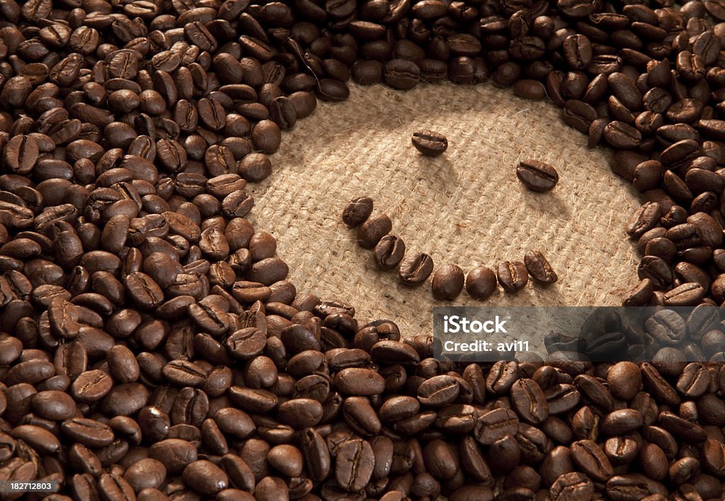 Sorrindo grãos de café. - Foto de stock de Grão de Café royalty-free