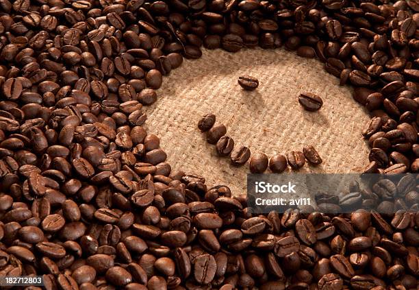 Foto de Sorrindo Grãos De Café e mais fotos de stock de Grão de Café - Grão de Café, Rosto humano sorridente, Sorrindo