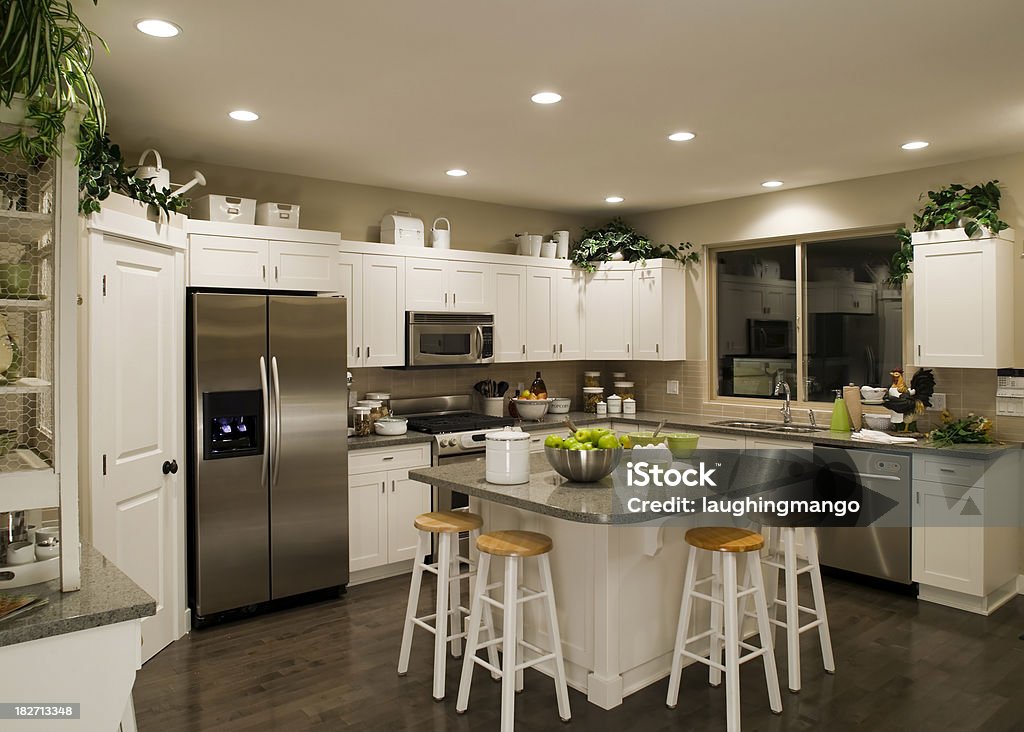 Nouvelle cuisine moderne Intérieur de maison - Photo de Cuisine libre de droits