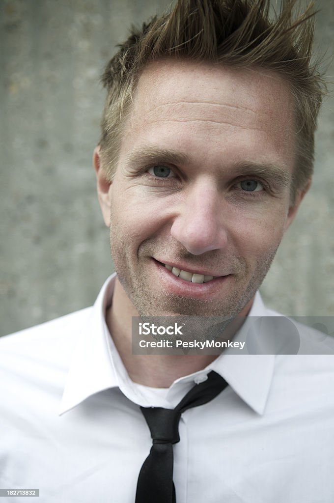Mann in weißem Hemd mit Krawatte Lächeln für Regierungen Black Porträt - Lizenzfrei 30-34 Jahre Stock-Foto