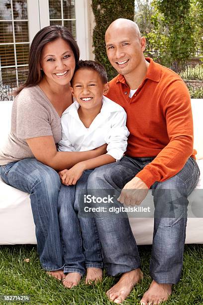 Familia Asiática Foto de stock y más banco de imágenes de 12-17 meses - 12-17 meses, 35-39 años, Adulto