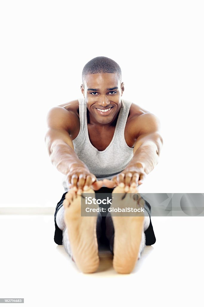 Sorridente jovem a fazer exercícios de estiramento em branco - Royalty-free 25-29 Anos Foto de stock