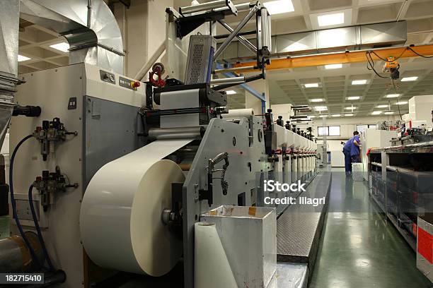 Foto de Printhouse e mais fotos de stock de Impressora - Maquinaria de fábrica - Impressora - Maquinaria de fábrica, Impressora - Fábrica, Etiqueta - Mensagem