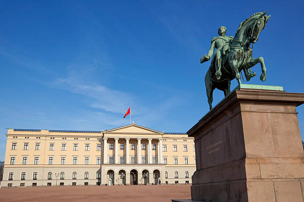 istock Oslo royal palace 182715470