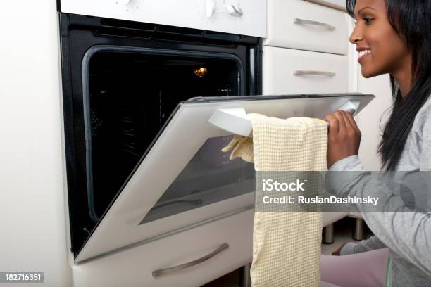 Backen Wie Zu Hause Fühlen Stockfoto und mehr Bilder von Handtuch - Handtuch, Küche, Ofen