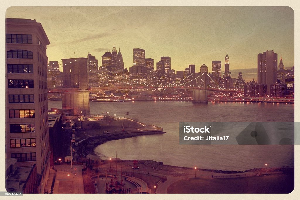 Los edificios de Manhattan-Grunge postal - Foto de stock de Tarjeta postal libre de derechos