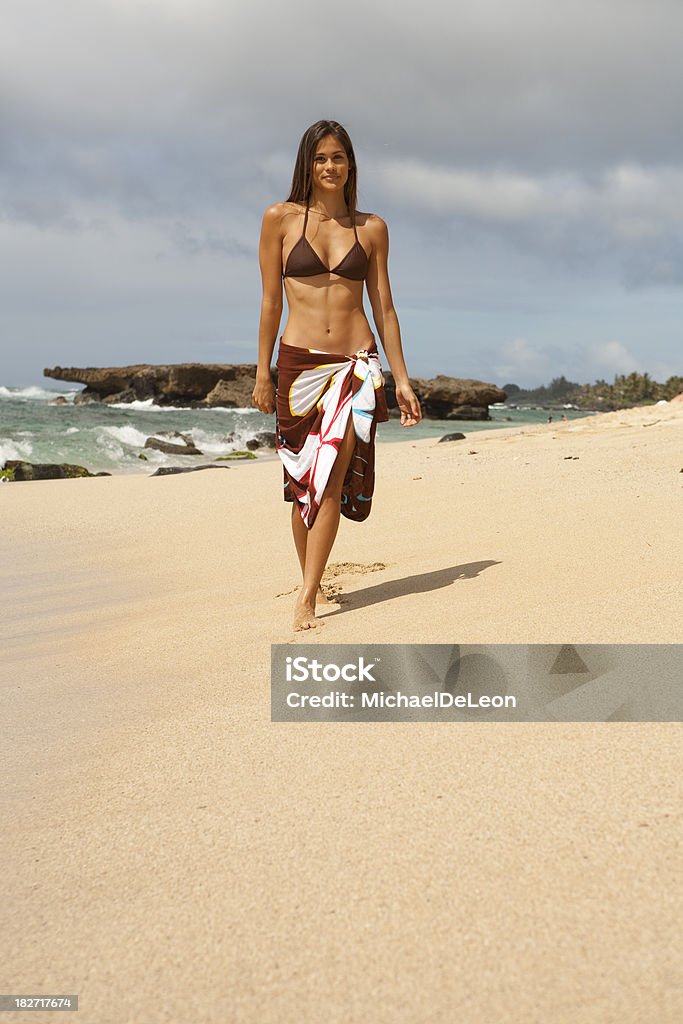 Beach Walk - Foto de stock de 20-24 años libre de derechos