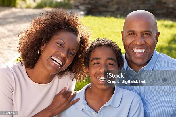 American Familia Afroamericana Foto de stock y más banco de imágenes de Adulto - Adulto, Adulto joven, Adulto maduro