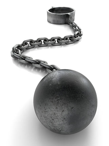 palla e catena, isolato con clipping path - debt trapped chain ball and chain foto e immagini stock