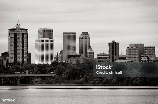 タルサの雲の夕暮れの街並み - タルサのストックフォトや画像を多数ご用意 - タルサ, 都市の全景, 商業地域