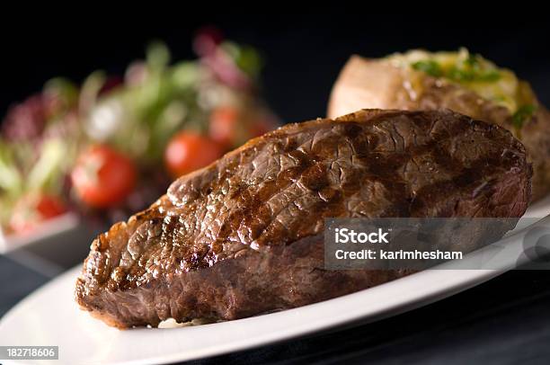 Steak House - Fotografie stock e altre immagini di Strip steak - Strip steak, Patata cruda, Ricette di patate