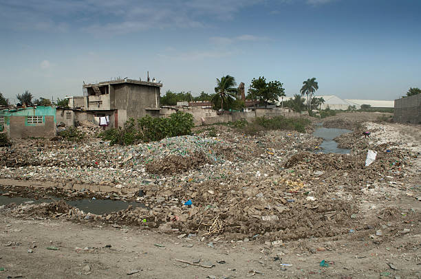 istock Creek, houses and garbage 182719158