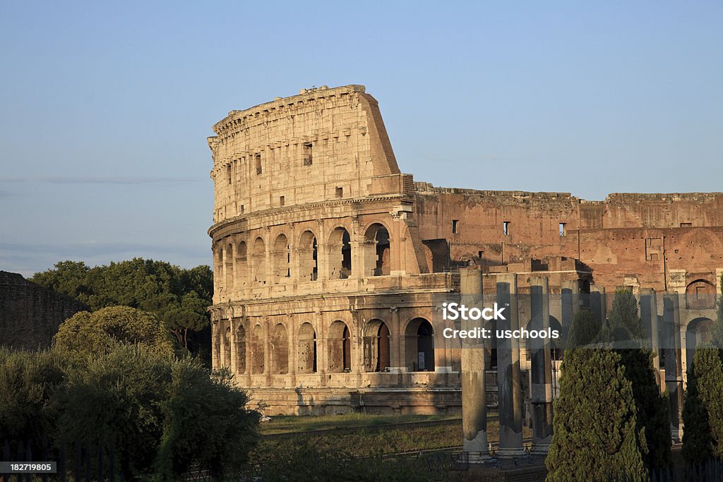 Al tramonto, Colosseo, Roma, Italia - Foto stock royalty-free di Anfiteatro
