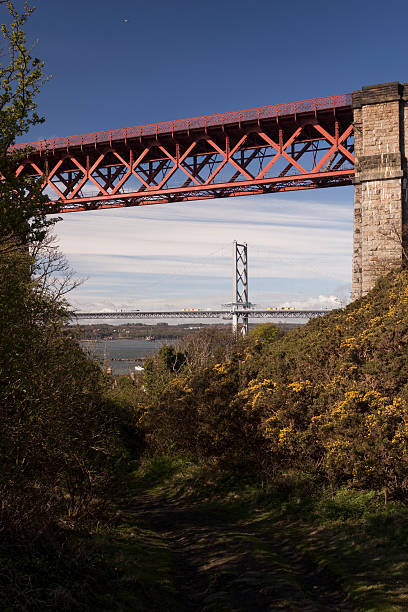 ponte ferroviario sul forth a edimburgo, scozia - bridge edinburgh panoramic scenics foto e immagini stock