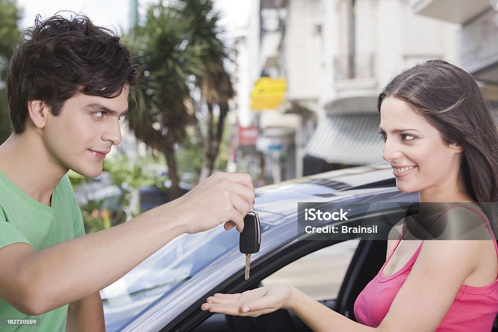 Posso ter o seu carro teclas? - Royalty-free Casal Jovem Foto de stock