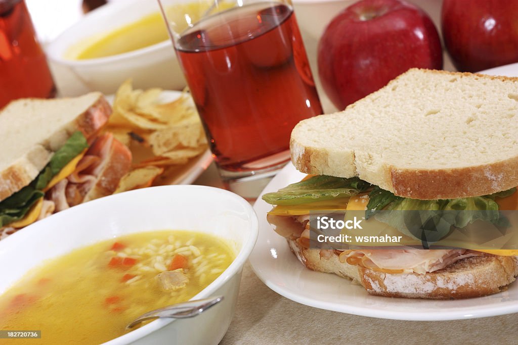Sopa y un sándwich - Foto de stock de Alimento libre de derechos