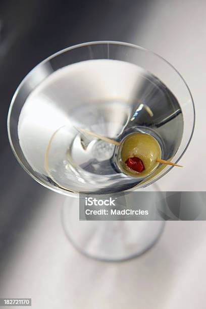 Martini Foto de stock y más banco de imágenes de Aceituna - Aceituna, Aceituna verde, Bebida