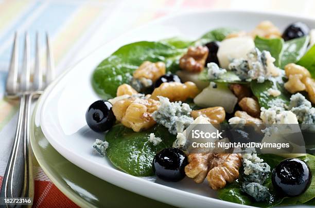 Sana Insalata Di Spinaci - Fotografie stock e altre immagini di Bianco - Bianco, Coperto, Forchetta