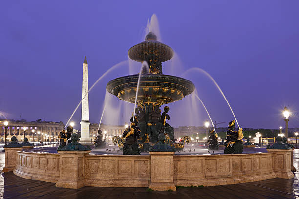 コンコルド広場の夜景 - fontaine des mers ストックフォトと画像