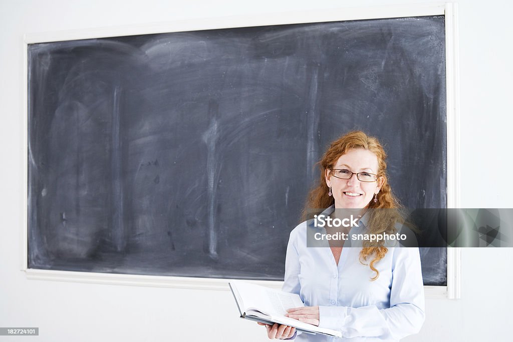 Attraktive weibliche Lehrer oder Schüler an die Tafel - Lizenzfrei Eine Frau allein Stock-Foto