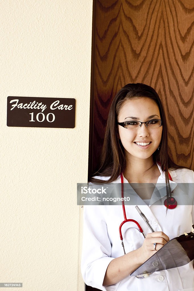 Pielęgniarka w pracy - Zbiór zdjęć royalty-free (Azjaci)