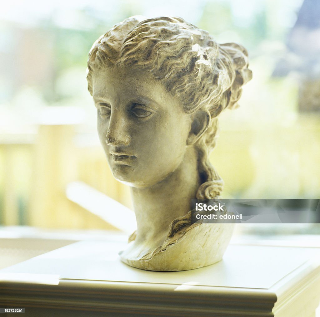 Rzeźba w womans head - Zbiór zdjęć royalty-free (Kamień - Materiał budowlany)