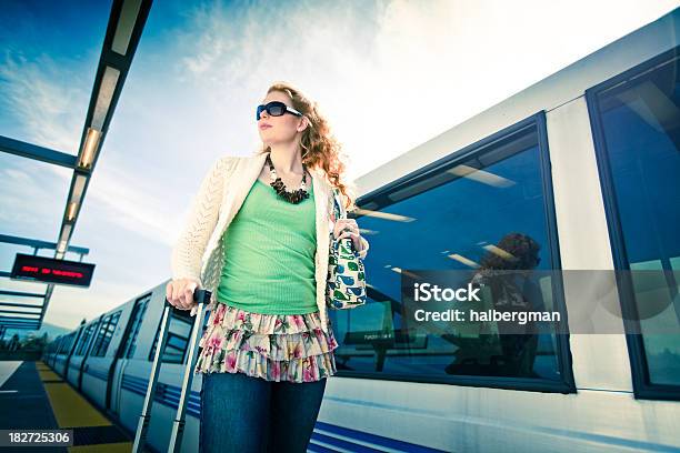 Photo libre de droit de Bart Train De Banlieue Avec Des Bagages Procédé Croisé banque d'images et plus d'images libres de droit de Californie