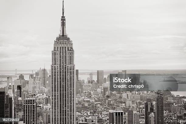 New Yorkvista Aerea Di Manhattan - Fotografie stock e altre immagini di Empire State Building - Empire State Building, Bianco e nero, Facciata
