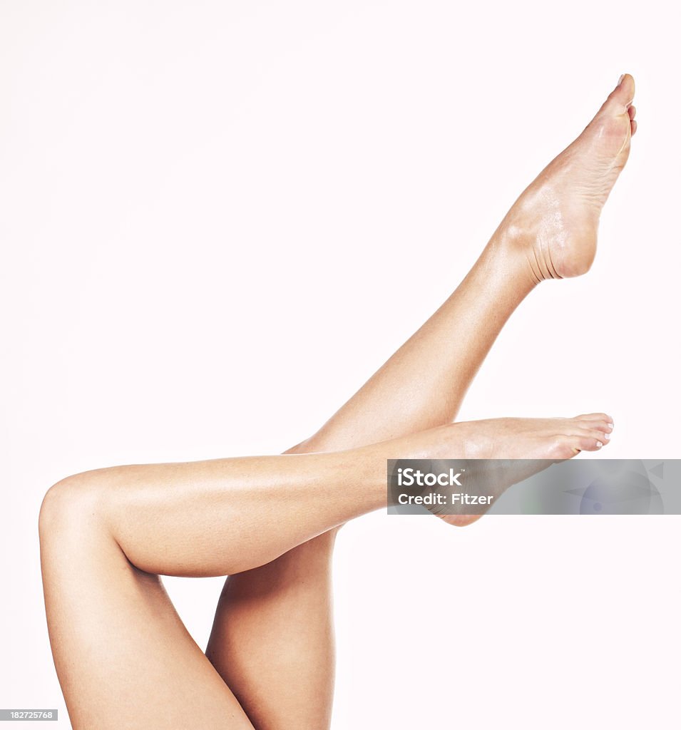 Piękne nogi białym tle - Zbiór zdjęć royalty-free (Ciało ludzkie)