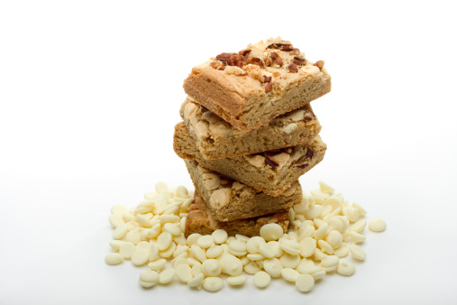 White chocolate brownies with pecans nestled among white chocolate chips.