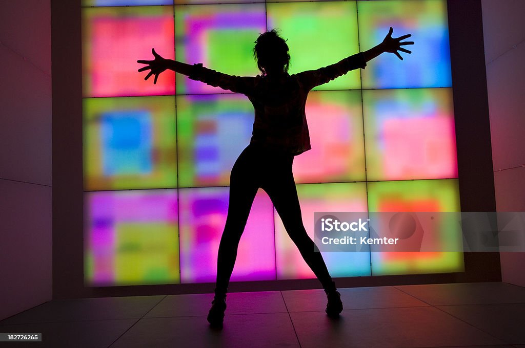 Silueta de mujer bailando - Foto de stock de Pared de vídeo libre de derechos