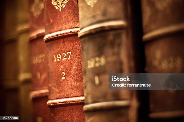 Livros Antigos - Fotografias de stock e mais imagens de 1927 - 1927, Livro, Amolgado